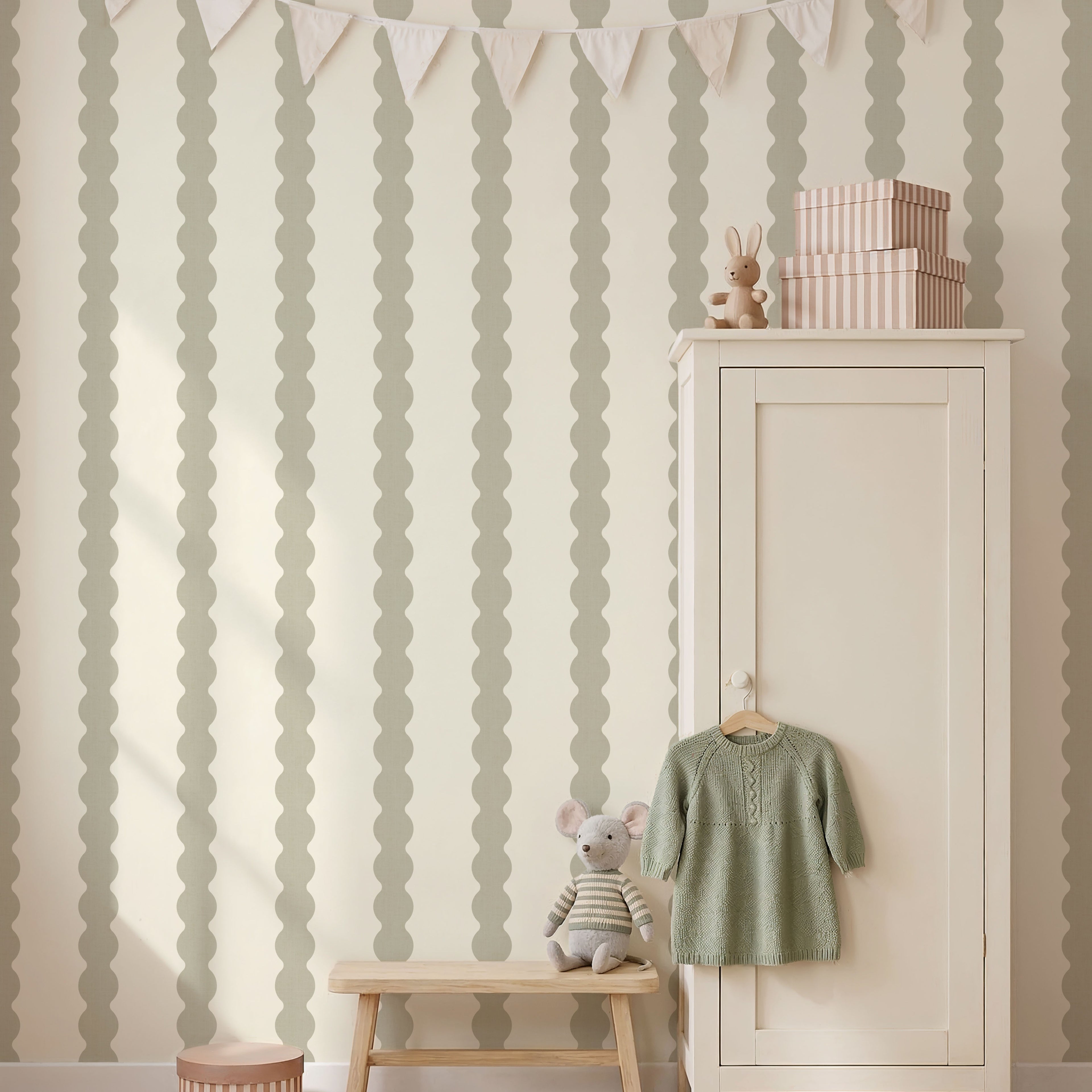 Scandinavian green Scallop Striped Wallpaper